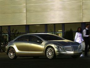 Mercedes-Benz F700