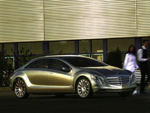 Mercedes-Benz F700