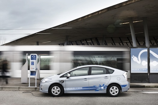 Hybrid.cz obrázky Toyota Prius Plug-in Hybrid - Štrasburk EDF dobíjecí stanice auto do zásuvky