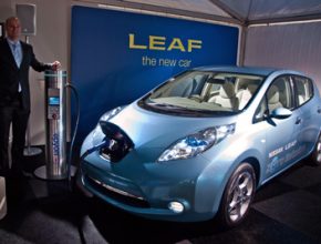 Elektromobily - dobíjecí stanice - Epyon - Nissan Leaf - rychlodobíjecí stanice