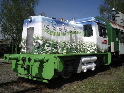 vlaky - lokomotiva 703 na zemní plyn CNG