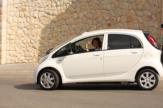 elektromobily - Peugeot iOn - španělská královna Sofie
