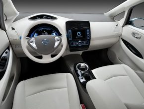 elektromobily - Nissan Leaf interiér