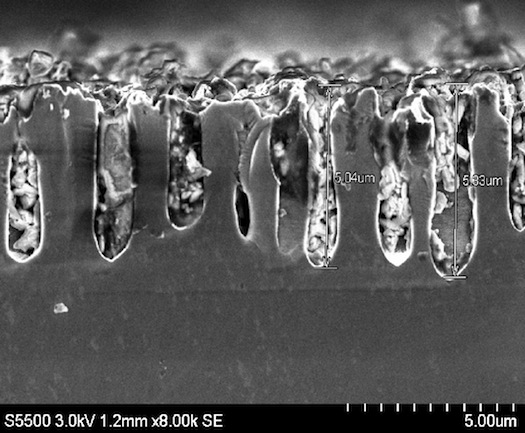 lithium-iontové baterie - křemík wafer nanopóry