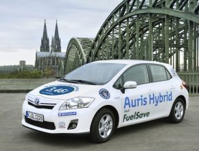 hybridy - Toyota Auris HSD - ADAC Německo Kolín nad Rýnem Guinessova kniha rekordů