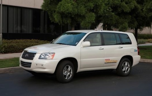 auta na vodík Toyota FCHV-adv