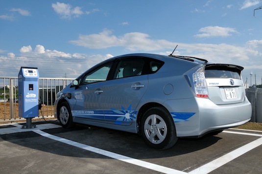 Toyota smart grid dobíjení plug-in hybrid Prius