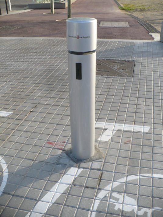 elektroskútry dobíjecí stanice Barcelona Španělsko Mobecpoint