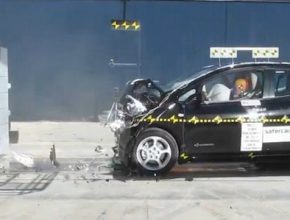 auto elektromobil Nissan Leaf crash test