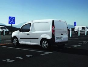 auto elektromobil parkoviště dobíjecí stanice Renault Francie