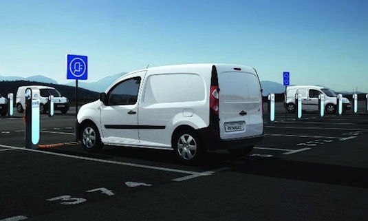auto elektromobil parkoviště dobíjecí stanice Renault Francie