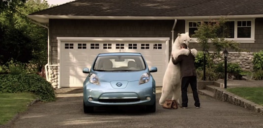 auto elektromobil reklama Nissan Leaf polární medvěd Emmy