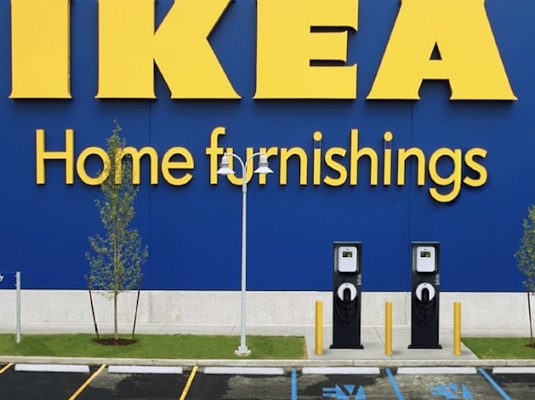 auto elektromobil IKEA dobíjecí stanice Blink ECOtality