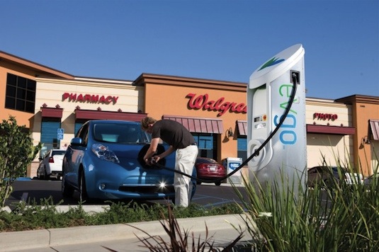 auto elektromobil Walgreens dobíjecí stanice pro elektromobily