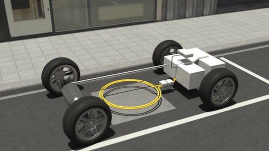 auto elektromobil B E-Cell bezdrátové indukční dobíjení