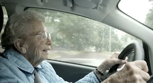 auto elektromobil Mitsubishi i video reklama Normal USA