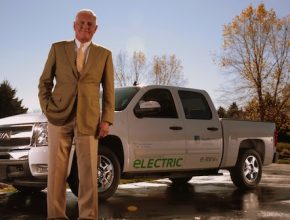 auto hybrid Bob Lutz VIA Motors Silverado přestavba sériový plug-in hybrid truck pick-up