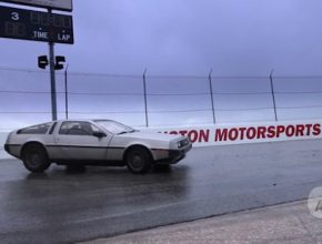 auto elektromobil DeLorean DMC-12