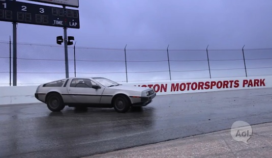 auto elektromobil DeLorean DMC-12