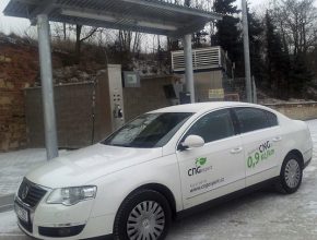 auto na plyn CNG plnící stanice Terezín