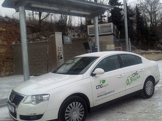 auto na plyn CNG plnící stanice Terezín