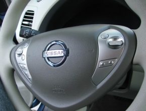 test - volant elektromobilu Nissan Leaf