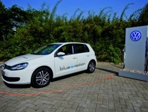 elektromobil Volkswagen Golf blue-e-motion