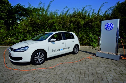 elektromobil Volkswagen Golf blue-e-motion