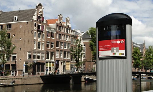auto elektromobil dobíjecí stanice Amsterdam Elektrisch
