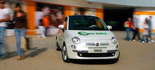 auto elektromobil Fiat 500 přestavba Karabag Německo Hamburk