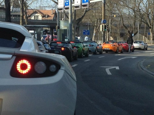 auto elektromobil Tesla Roadster Invasion autosalon Ženeva 2012