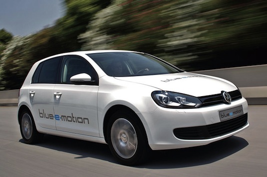 auto elektromobil Volkswagen Golf Blue-e-motion