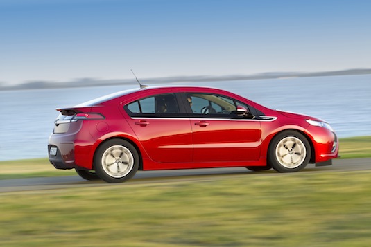 Auto Opel Ampera plug-in sériový hybrid