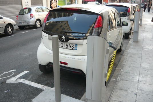 auto elektromobil Peugeot iOn Nice půjčovna dobíjecí stanice