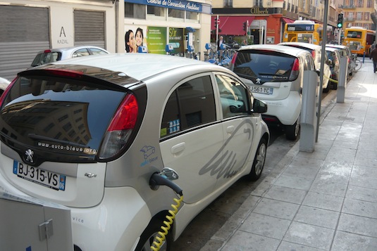 auto elektromobil Peugeot iOn Nice půjčovna dobíjecí stanice