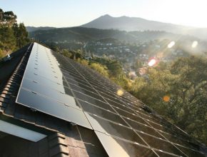 rodinný dům Kalifornie - SolarCity solární fotovoltaická elektrárna střešní