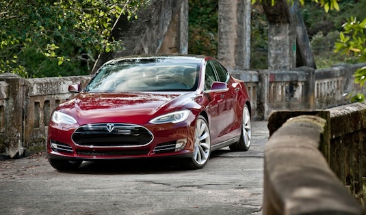 auto elektromobil Tesla Model S elektrické auto