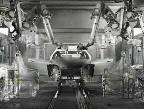 auto elektromobil Tesla Model S továrna roboti jak se vyrábí elektromobil