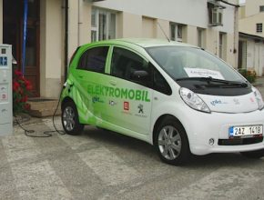 auto elektromobil Peugeot iOn nkt cables Leaseplan