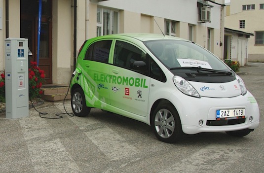 auto elektromobil Peugeot iOn nkt cables Leaseplan