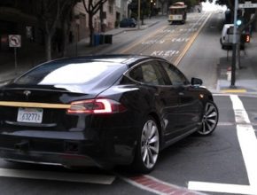 auto elektromobil Tesla Model S tahací zařízení