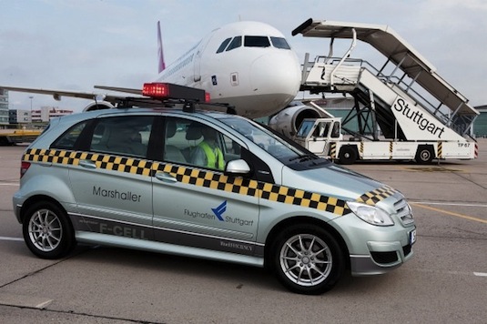 auto na vodík Daimler Mercedes-Benz B F-Cell letiště Stuttgart