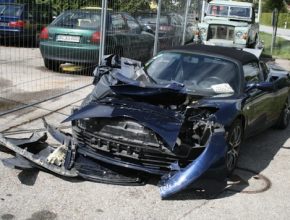 auto elektromobil nehoda cesa kolem světa za 80 dní Tesla Roadster