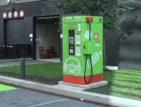 auto elektromobil rychlodobíjecí stanice pro elektromobily centrála ČEZ Duhová Praha Česká republika