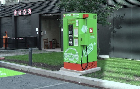 auto elektromobil rychlodobíjecí stanice pro elektromobily centrála ČEZ Duhová Praha Česká republika