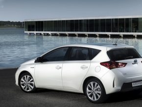 auto hybrid Toyota Auris Hybrid HR1