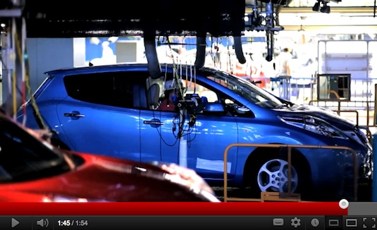 auto elektromobil Nissan začíná výrobu elektromobilu a elektromotoru Nissan Leaf v americké továrně Smyrna Tennessee