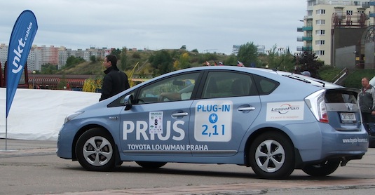 auto elektromobil Toyota Prius plug-in hybrid Tichá cesta 2012