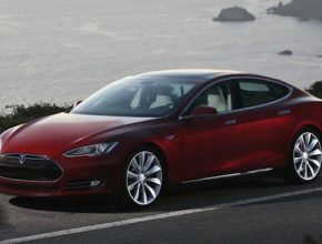 auto elektromobil Tesla Model S červená karoserie