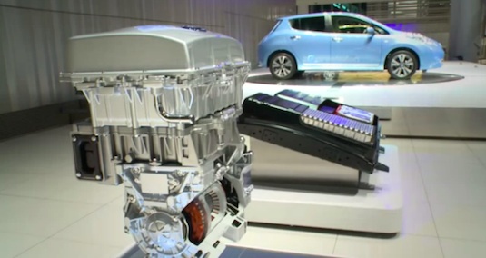 auto elektromobil Nissan Leaf dysprosium elektromotor